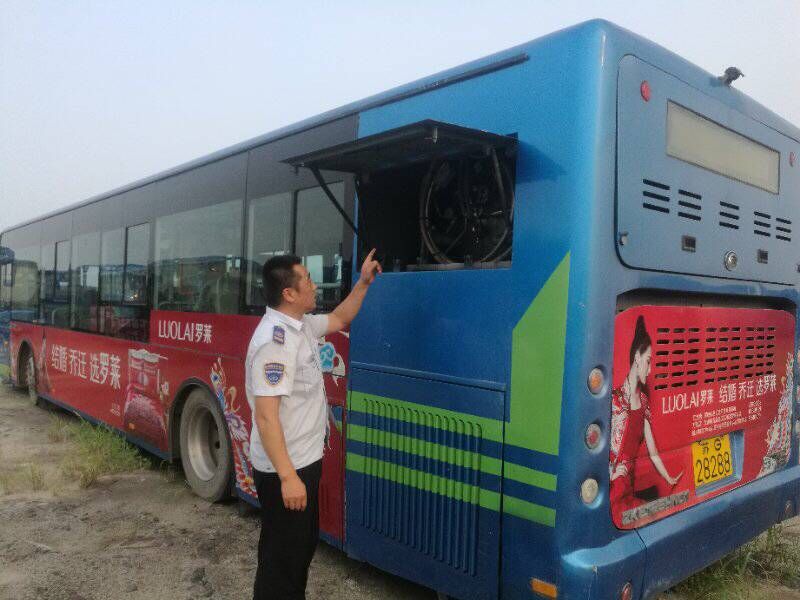 公交集團海通公交公司開展待營運天燃氣車輛檢查維護